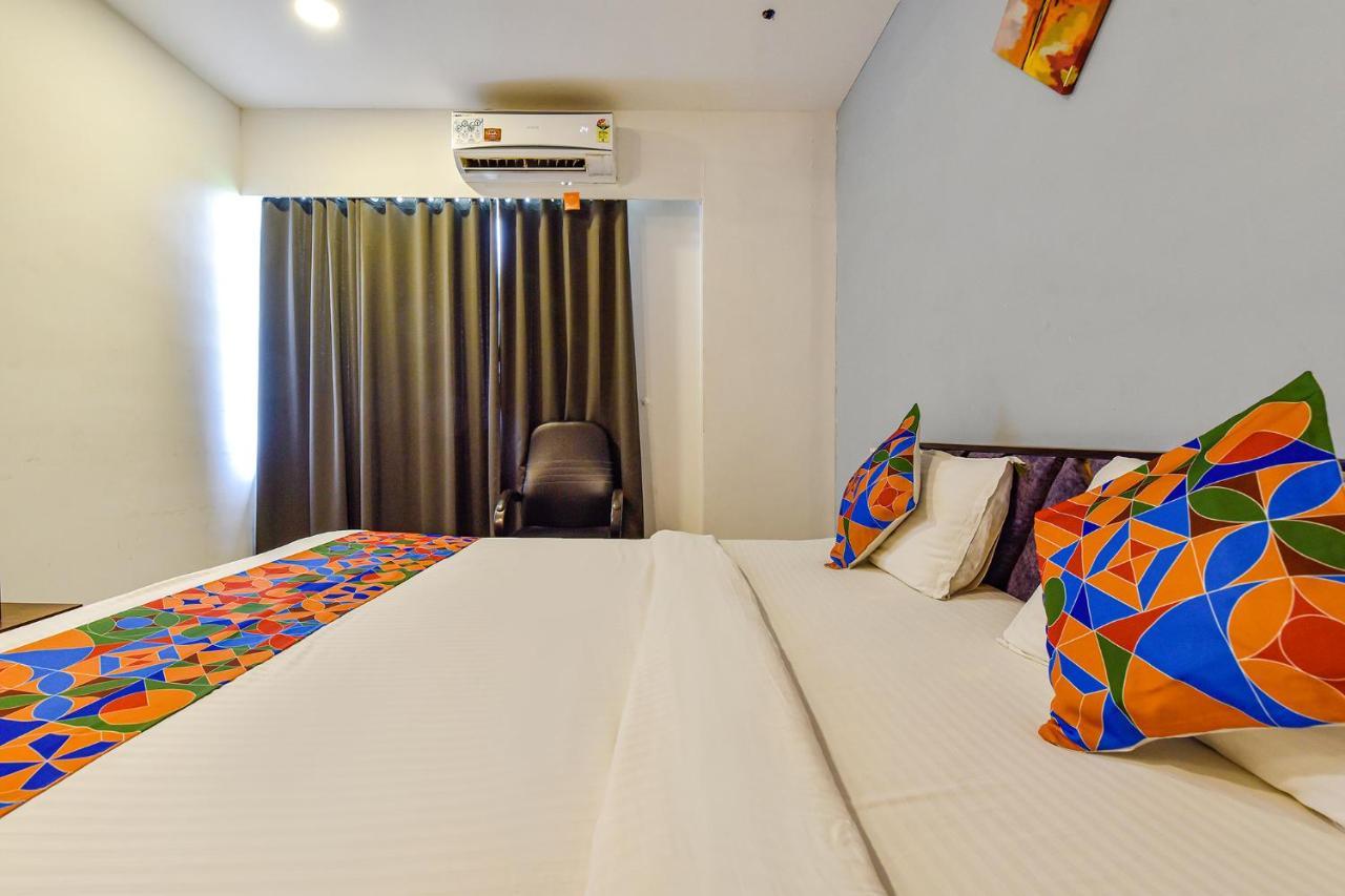 Fabhotel Code 수라트 외부 사진